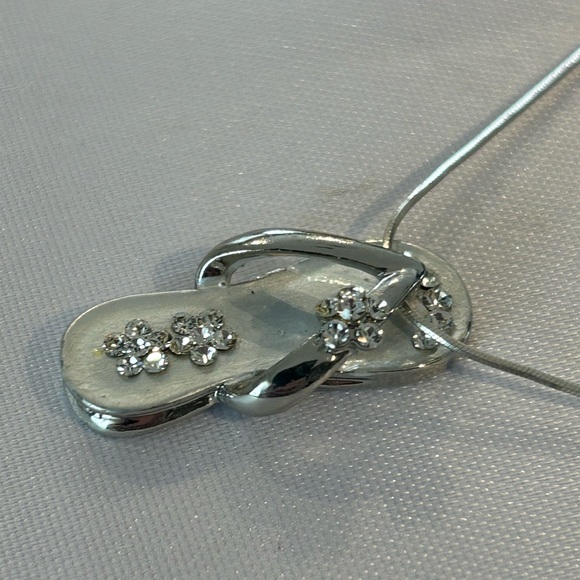 MUST SEE!!! 🩴 BN Silver Flop Flip with Clear Stones - Picture 3 of 14